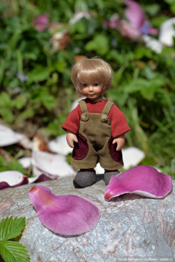 Мини Мии и Фродо на прогулке