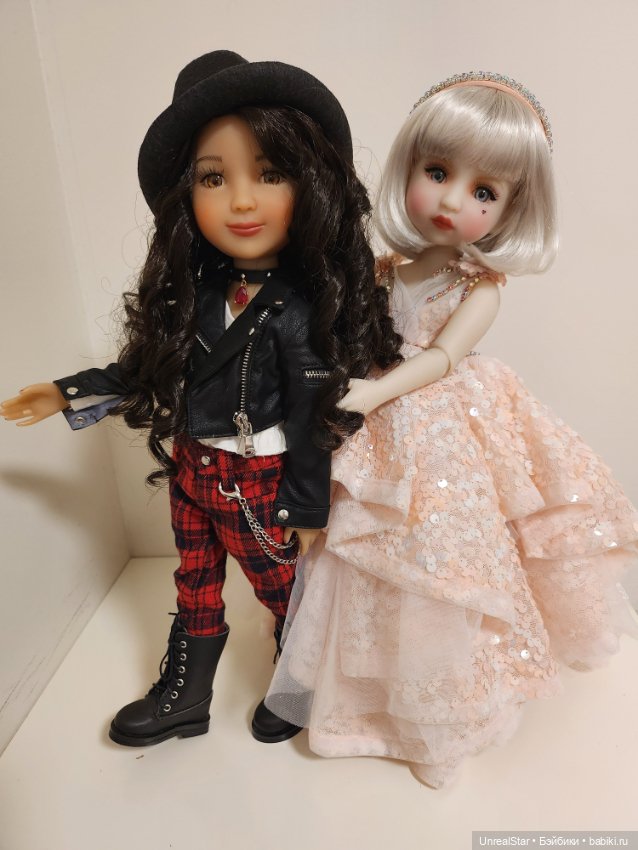 Смена образа — Куклы Ruby Red (Руби Ред) Fashion Friends: Siblies (фото 2)