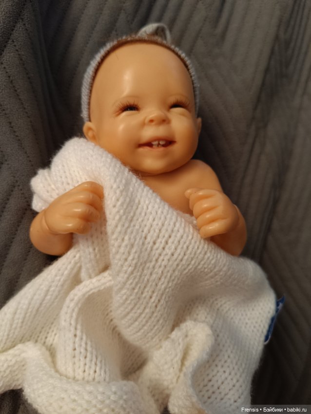 Малыш Laura Lee Wambach. Как поменять волосики (фото 2)