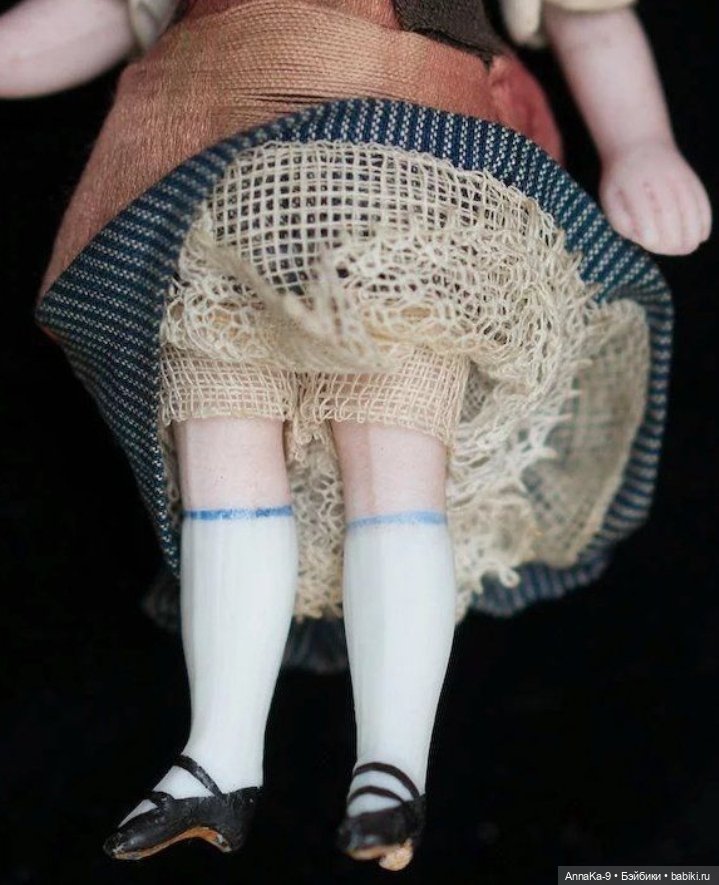 Нижнее бельё антикварных кукол