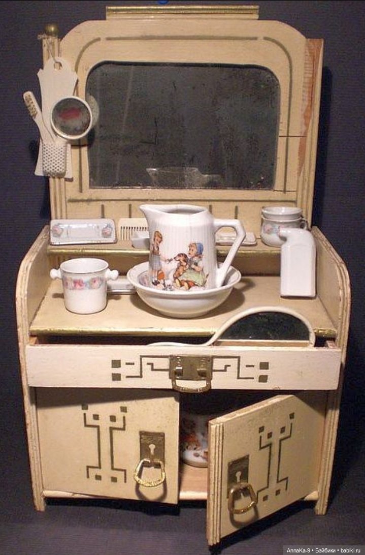 Антикварная кукольная мебель в стиле Арт Деко