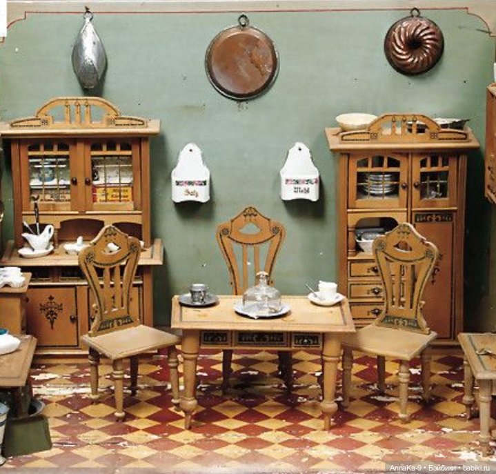 Антикварная кукольная мебель в стиле Арт Деко