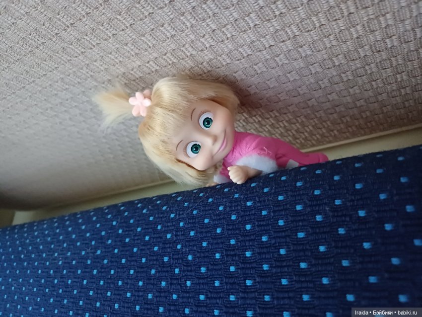 Машка в поезде 🚂🚃🚃🚃🚃 — Куклы Маша и Медведь (Simba): Маша в кармашке