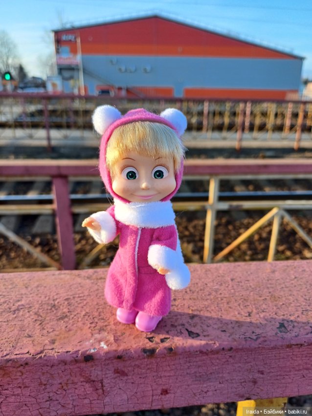 Машка в поезде 🚂🚃🚃🚃🚃 — Куклы Маша и Медведь (Simba): Маша в кармашке