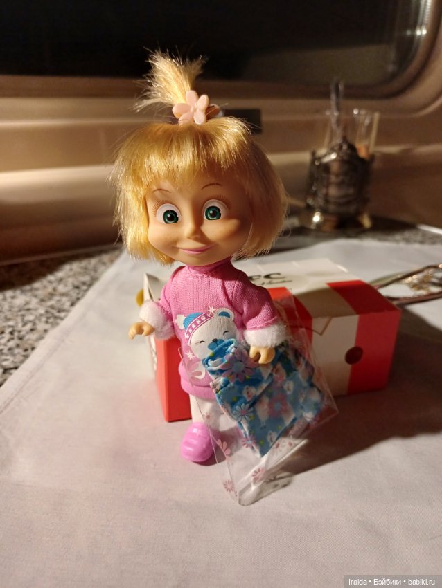 Машка в поезде 🚂🚃🚃🚃🚃 — Куклы Маша и Медведь (Simba): Маша в кармашке (фото 9)