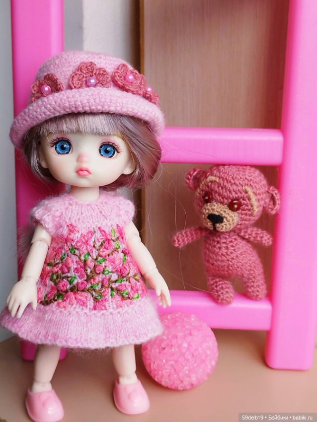 Сакура отцвела уже, а на наших платьях цветёт