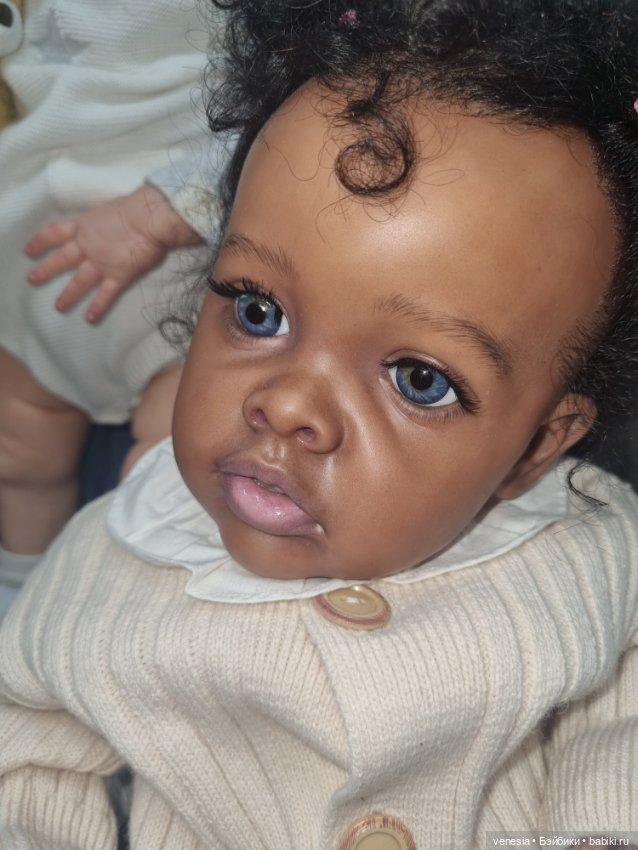 Выставка кукол и мишек. Крупный план