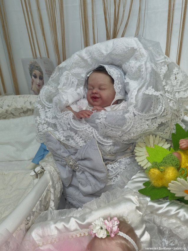 Выставка кукол и мишек. Крупный план