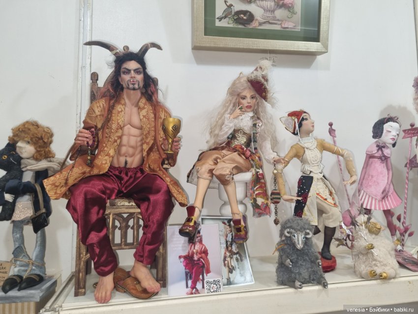 Выставка кукол и мишек. Крупный план (фото 6)