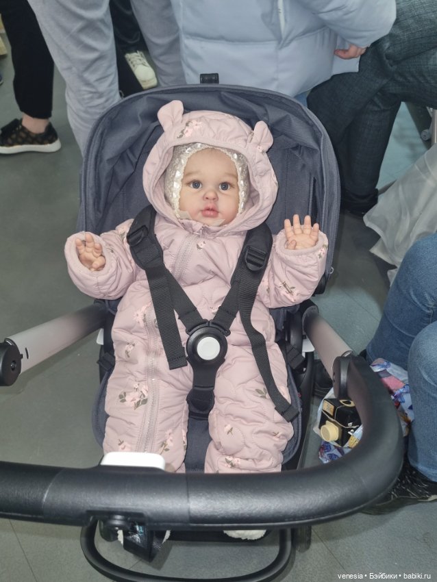 Выставка кукол и мишек. Крупный план