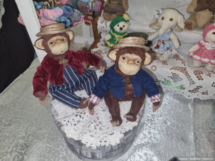 Выставка кукол и мишек. Крупный план
