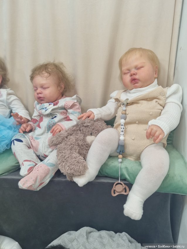 Выставка кукол и мишек. Крупный план