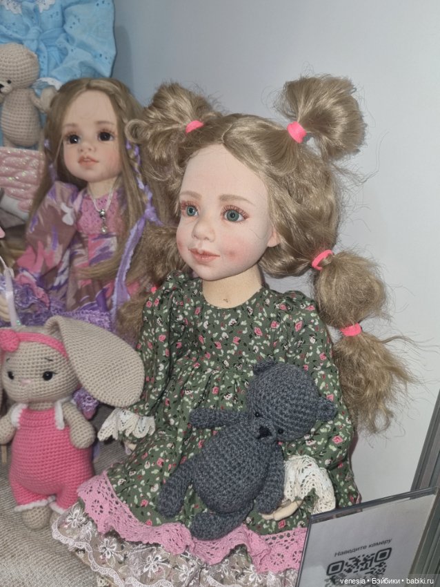 Выставка кукол и мишек. Крупный план