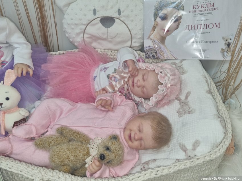 Выставка кукол и мишек. Крупный план