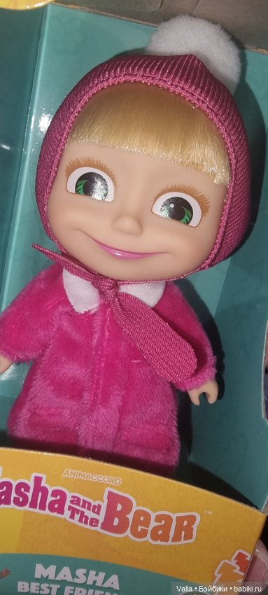 Маша смеётся и передаёт привет из Испании