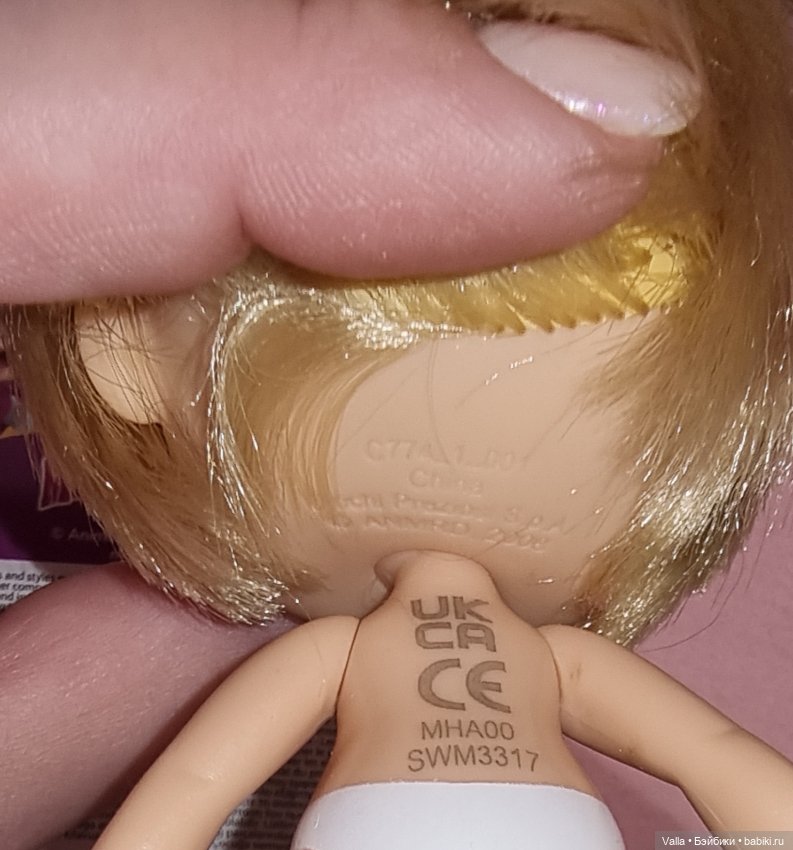 Маша смеётся и передаёт привет из Испании