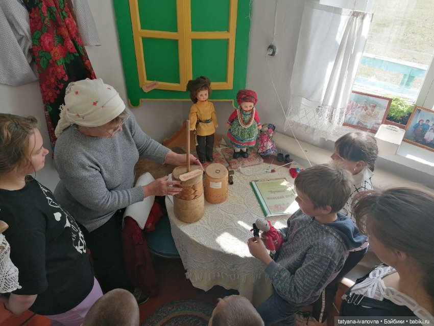 Кукла в костюме семейской женщины