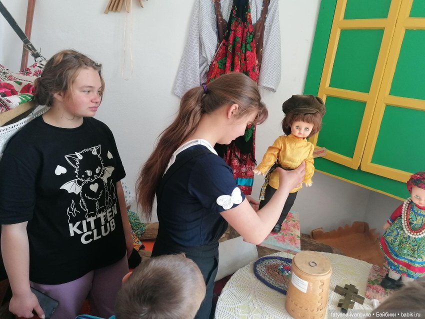 Кукла в костюме семейской женщины