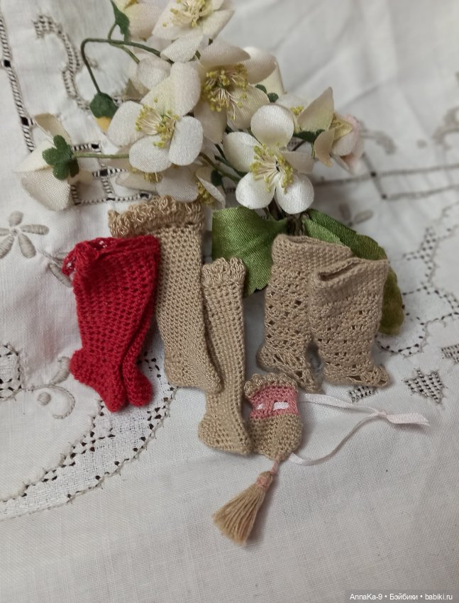 Вязаные наряды для моих миньонет 2