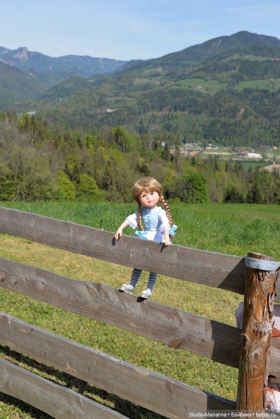 Платье Алисы для куколки Шильдкрет