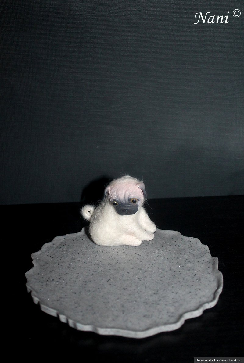 Полезный мопсик — Игрушки в смешанной технике (мех и глина): Арт