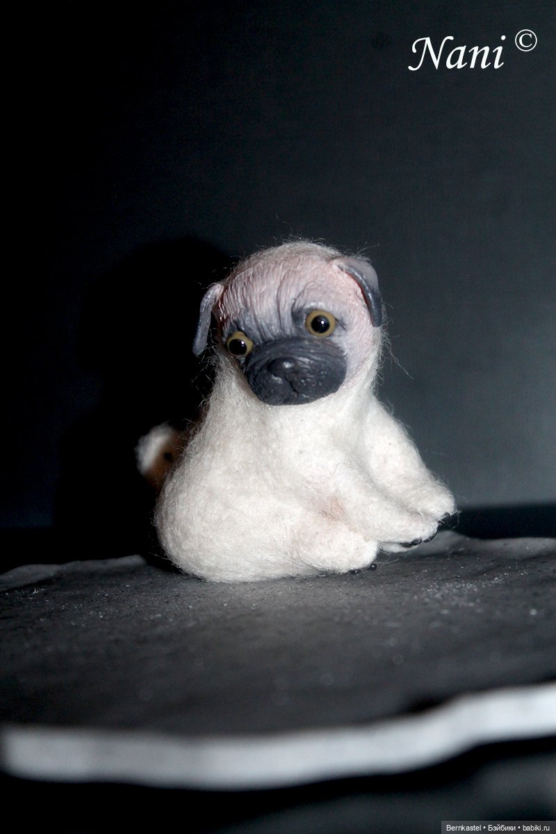 Полезный мопсик — Игрушки в смешанной технике (мех и глина): Арт