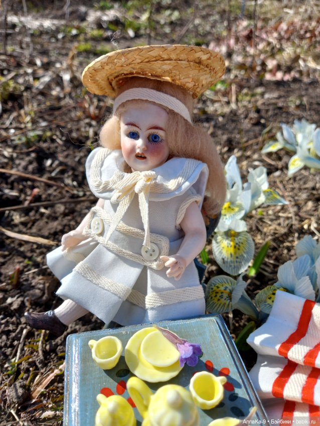 Mignonette отдыхают в саду