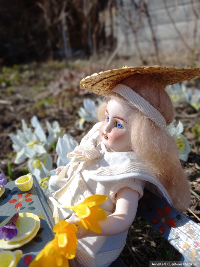 Mignonette отдыхают в саду