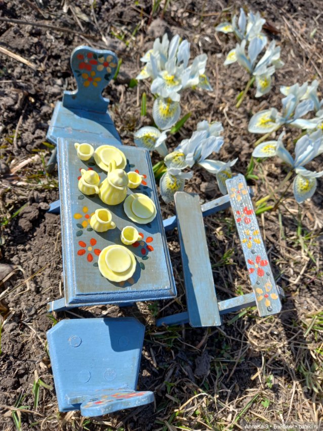 Mignonette отдыхают в саду