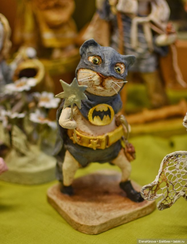 Весенний бал кукол: мордочки, существа и прочие сущности