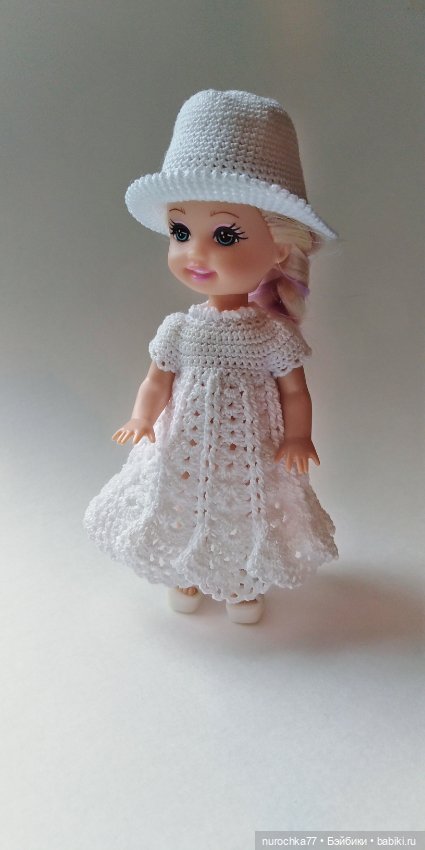 Белое платье, белая шляпа