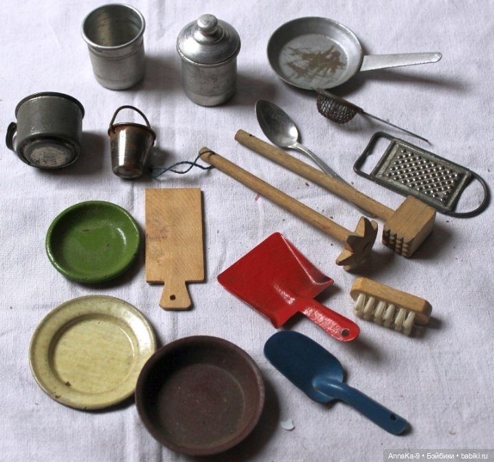 Фото подборка с аукционов с антикварной и винтажной кукольной миниатюрой