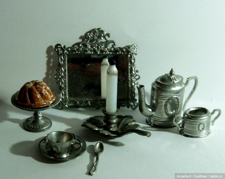 Фото подборка с аукционов с антикварной и винтажной кукольной миниатюрой