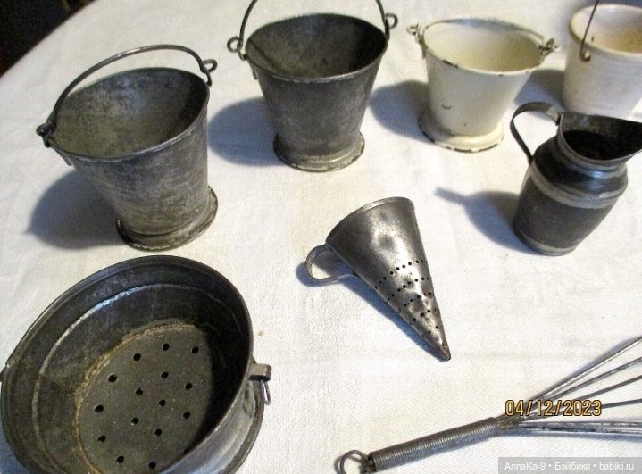 Фото подборка с аукционов с антикварной и винтажной кукольной миниатюрой