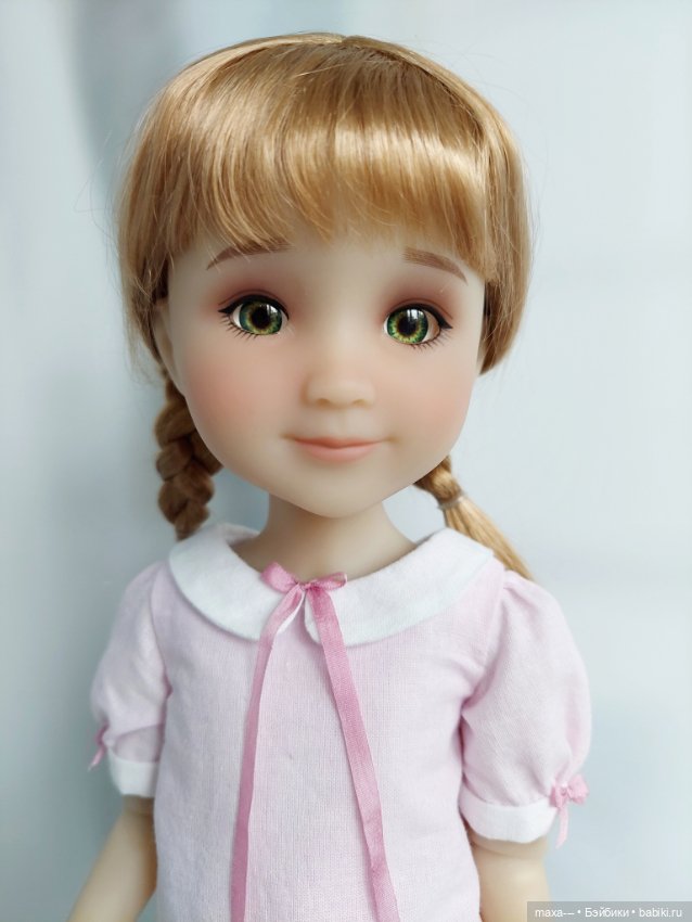 Примерка — Куклы Ruby Red (Руби Ред) Fashion Friends: Siblies (фото 2)