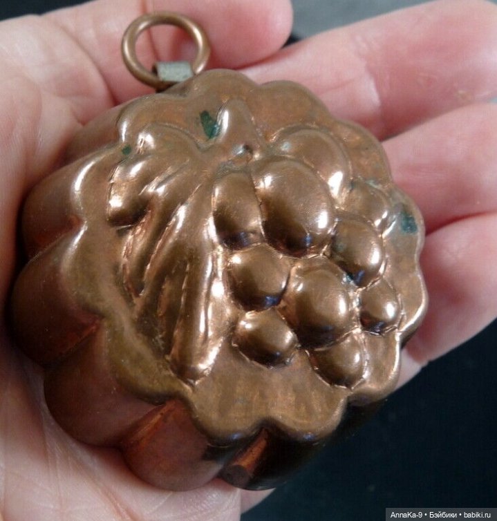 Фото подборка с аукционов с антикварной и винтажной кукольной миниатюрой, медь