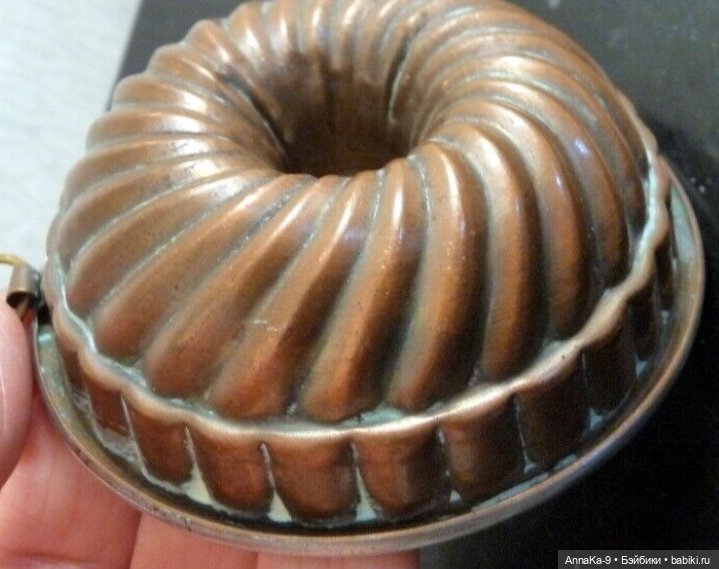 Фото подборка с аукционов с антикварной и винтажной кукольной миниатюрой, медь