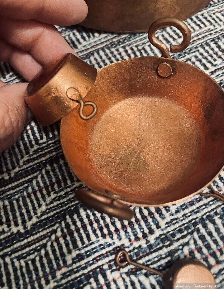 Фото подборка с аукционов с антикварной и винтажной кукольной миниатюрой, медь