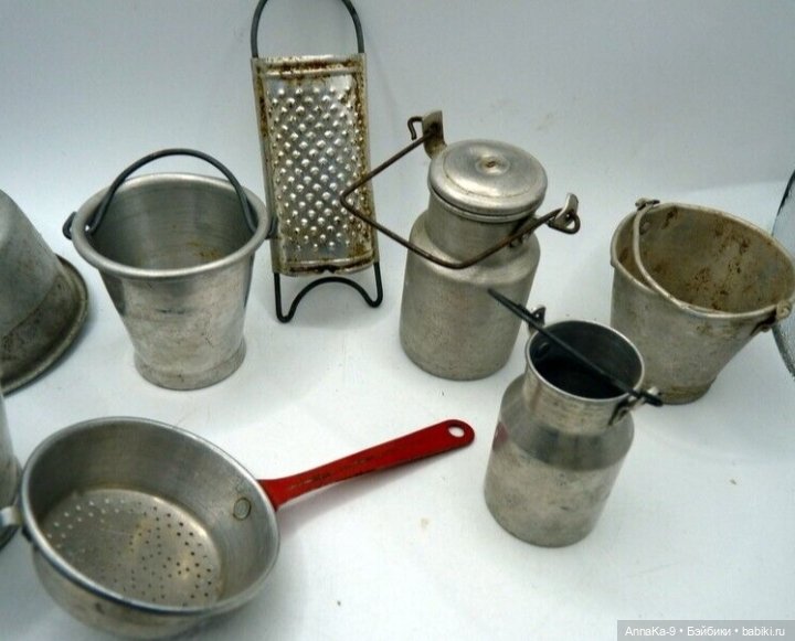 Фото подборка с аукционов с антикварной и винтажной кукольной миниатюрой, медь