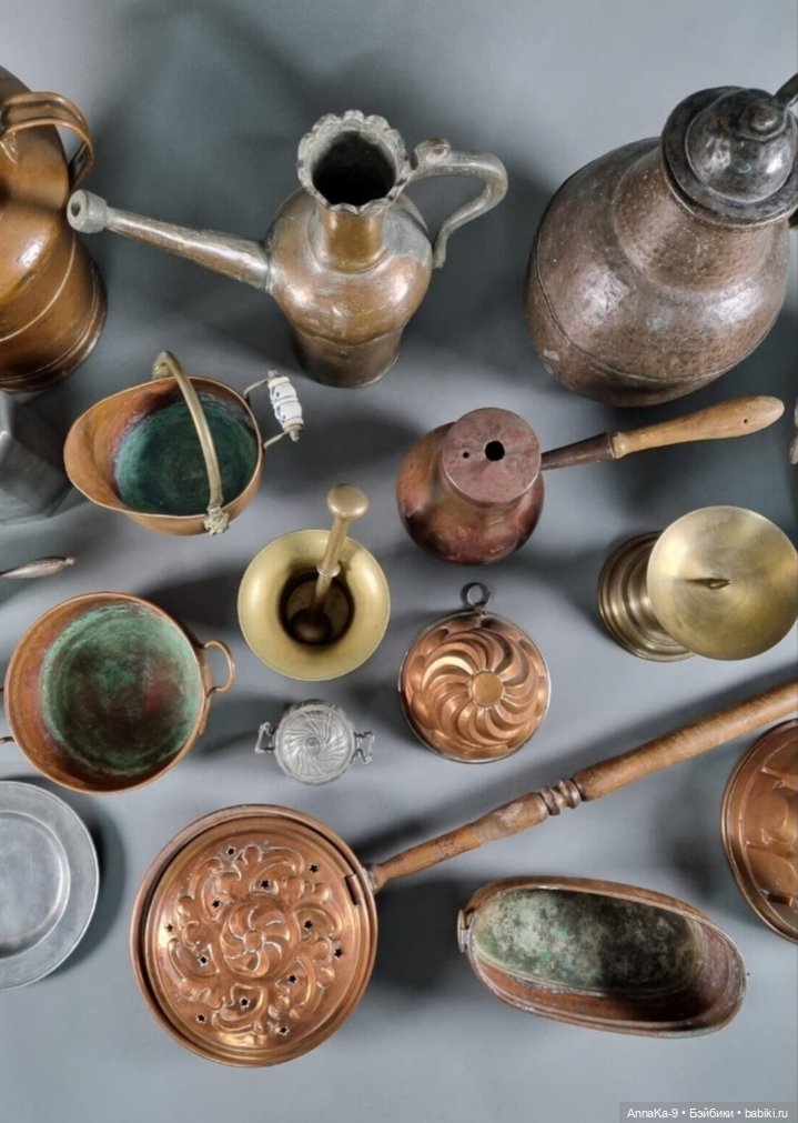 Фото подборка с аукционов с антикварной и винтажной кукольной миниатюрой, медь