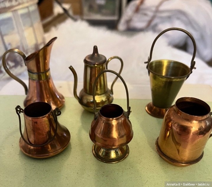 Фото подборка с аукционов с антикварной и винтажной кукольной миниатюрой, медь