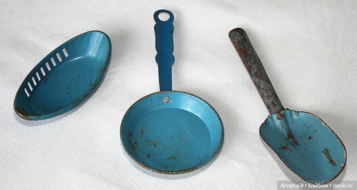 Фото подборка с аукционов с антикварной и винтажной кукольной миниатюрой, медь