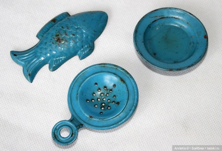 Фото подборка с аукционов с антикварной и винтажной кукольной миниатюрой, медь