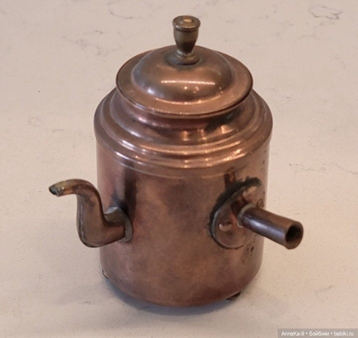 Фото подборка с аукционов с антикварной и винтажной кукольной миниатюрой, медь