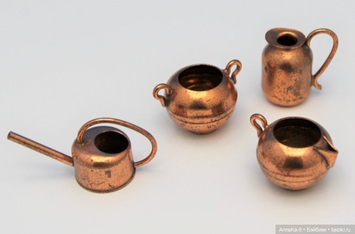 Фото подборка с аукционов с антикварной и винтажной кукольной миниатюрой, медь