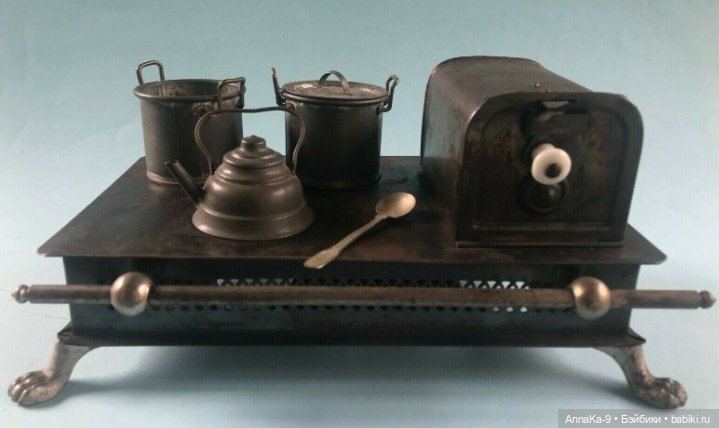 Фото подборка с аукционов с антикварной и винтажной кукольной миниатюрой, медь