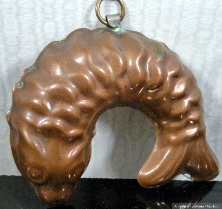 Фото подборка с аукционов с антикварной и винтажной кукольной миниатюрой, медь