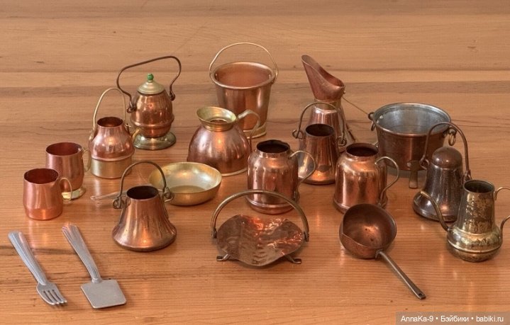 Фото подборка с аукционов с антикварной и винтажной кукольной миниатюрой, медь