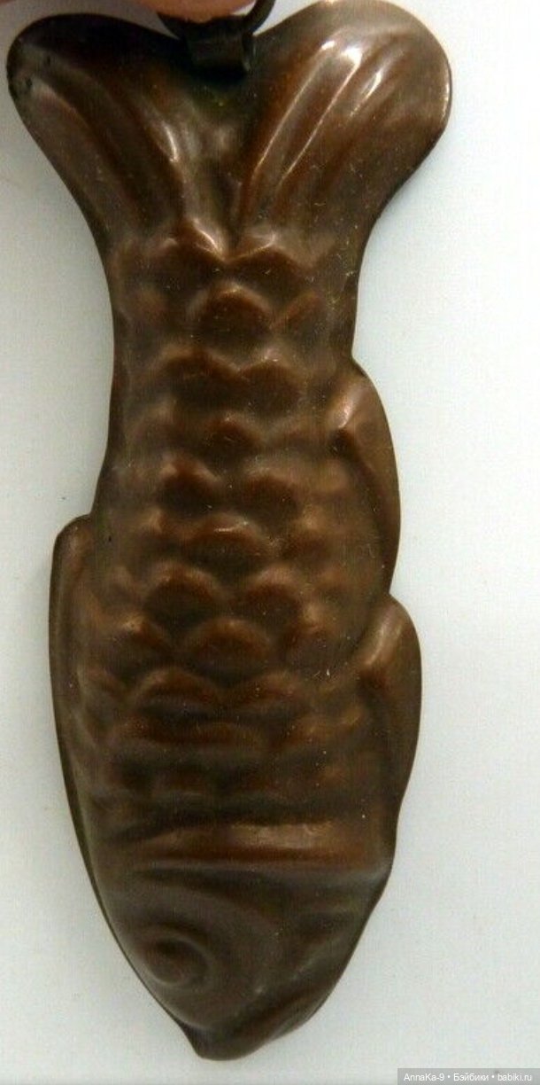 Фото подборка с аукционов с антикварной и винтажной кукольной миниатюрой, медь