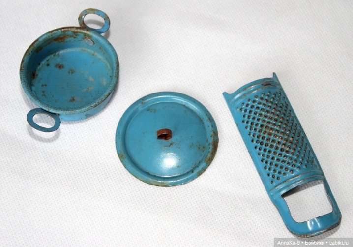 Фото подборка с аукционов с антикварной и винтажной кукольной миниатюрой, медь